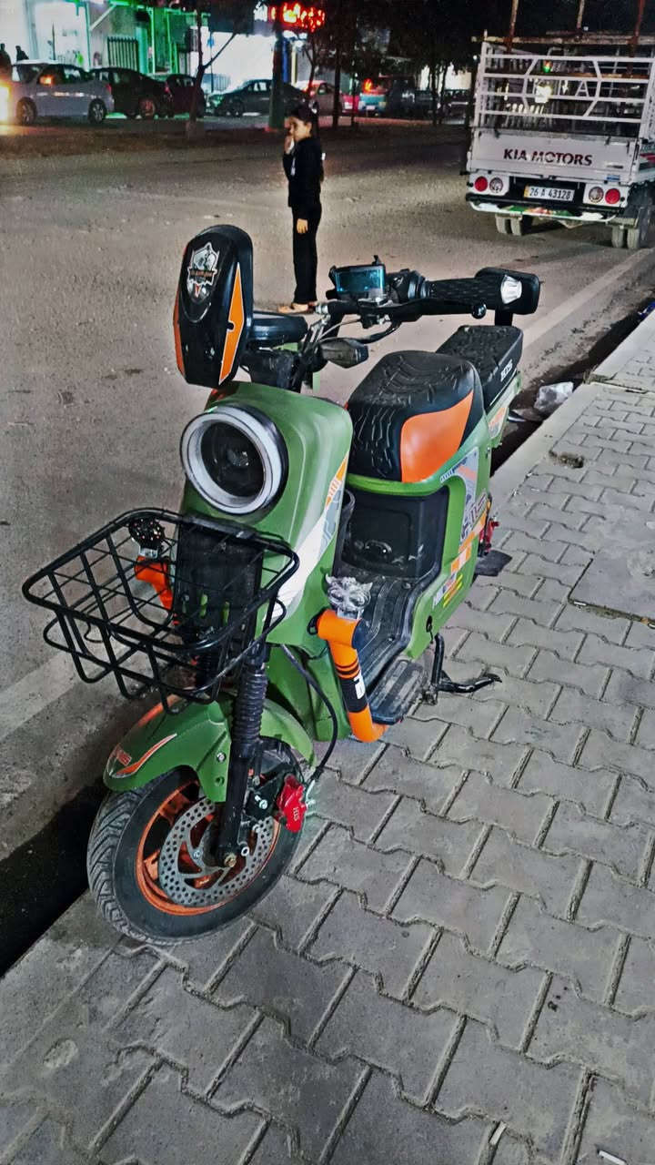 سلام عليكم إعادة نشر بسبب الوعود الكاذبة 
بايسكل شحن للبيع او مراوس حسب القناعه
سعر 400 وبي مجال مستعجل ع بيع 
نوعية HIS

5 بطاريات

4 سرع

موديل 2025

بطاريات  جيدة

كهربائيات شرط

نوعية مالتة H900

سرعة مالته 99

شخط واحد مابي

اخو الجديد

استعمالة قليل

تايرات بعدهن جديدات

عنواني كركوك 

مراسلة الصفحة
اواتصال على الرقم ***********
