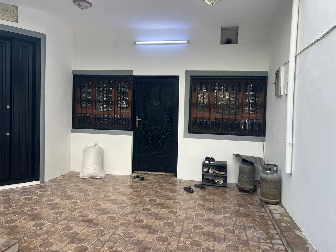 دار للبيع زراعي مساحة 220متر طابقين موقع حي واسطي قرب شفق غاز 4غرف نوم واستقبال هول مطبخ وصحيات كراج البيت فول سيراميك سقف مغربي ثانوي اي استفسار عله خاص او اتصل ***********
