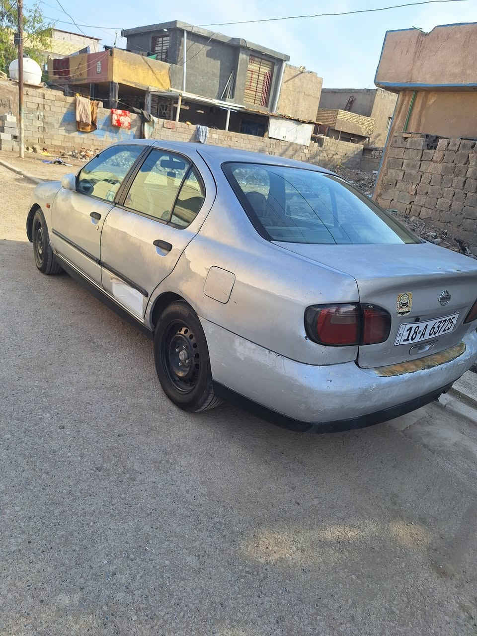 ياالله 
نيسان بريمرة ٢٠٠١
بسمي رقم انكليزي 
سنويه جديده مصفرة من كلشي لحد ٢٠٣٠
محرك حجم ٢٠٠٠ وكير اوتمايتك وارد يابان مبدلات صار سبوعين 
تايرات جدد الخط الرفيع 
صدر أمامي وخلفي مبدل ومحدث مال صني ٢٠١٠
تدفئة شغاله 
تبريد نقص راديتر وكمبرسير فقط
ومثل ماواضح بالصوره الكشر الخارجي جارد فقط
السعر ٤٠ ورقه بيهه مجال بسيط العنوان بغداد اخوان الي ماعنده ليكسر بالسعر رجاء ***********
