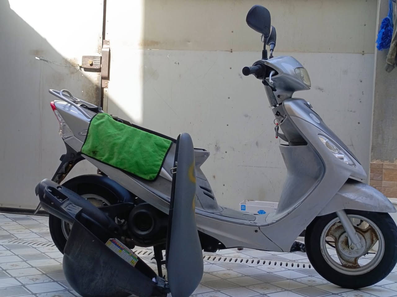 سلام عليكم
ماكس للبيع حاويه نضافه فول. صارلي اشهر من ماخذه كلشي بيه بلادي. وكيلها وسام العوادي.
العنوان/ديوانيه سوق ابو جميغ قرب الاقواس. 
موديل 2006
كفرات ختم واحد وي المكينه. 
السعرر 900قفللل. 
واتساب فقط/‏‪***********‬‏
