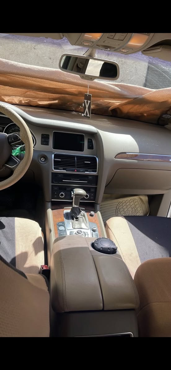 مرخصت مدير الكروب المحترم
اودي Q7 مكينة ٦ سلندر سوبر جارج

فول مواصفات للاخير 

موديل ١٢ رقم بغداد 

سعر عل خاص 

رقمي *********** عل خط وبي واتساب
