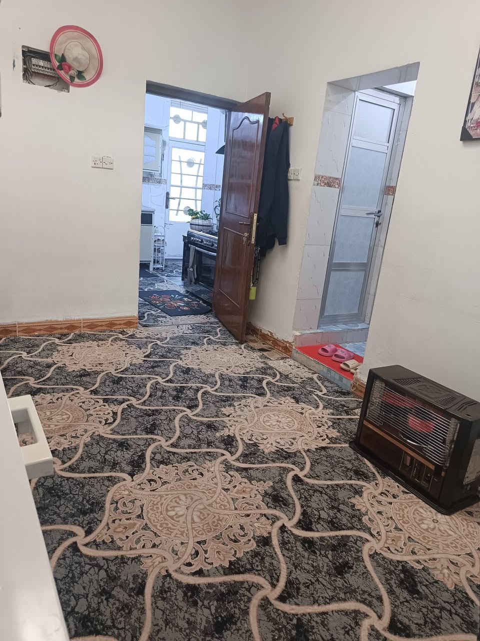 دار للبيع طابو صرف ١٠٠متر طابقين في الحر حي المؤمنين قرب مدارس سيد الماء خدمات كاملة للاستفسار اتصلوا ***********
