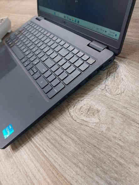 عرض مميز جدا مواصفات مقابل سعر DELL 3520  Ci5جيل الحادي عشر سلم حجم شاشة كبير 15.6 
 السعر ( 330 الف_عراقي)  مناسب للدراسة والبرامج المكتبية والطباعة والتصفح  نظافة عاليه جدا للتواصل *********** يوجد اسعار خاصة للمكاتب توصيل لجميع محافظات العراق 
العنوان بغداد شارع الصناعة مجمع الرياش مكتب اليسر 
……………………
✓ المعالج Core i5-1145G7 
✓ ذاكرة الوصول العشوائي (الرام) 8GB 
✓ التخزين( الهارد) SSD 256GB 
✓ مقاس شاشة 15.6 عاليه 1920x1080 FHD
✓ منفذ HDMI & TYPE C 
✓ كيبورد  عربي انكليزي
…………………………………
