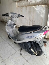ماكس منغولي للبيع نظيفه السعر 650وبيها مجال 07807134516