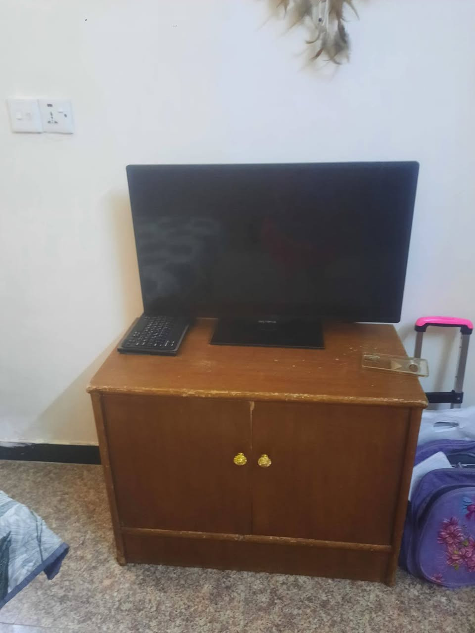 غرفة نوم صاج للبيع  ٦ ابواب ملحق موديل ٢٠٠٢ سعر ٤٥٠ منطقه  الإعلام الشباب
للتواصل ***********
