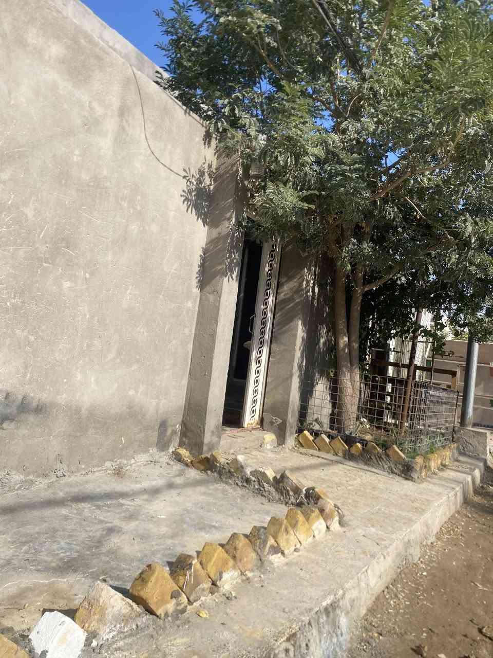 سلام عليكم 
بيت البيع طابو زراعي عرصات سيد ساير نهايت شارع صافي قرب جسر جديد 
مساحه ١٥٠ بناء غرفتين ستقبال وصحيات 
بناء جديد اساس صب  وطابوك بعده بلوك
سطح عگاده بسمي البيت مباشر 
هاي تفاصيله ذكره التصال ***********
سعر ٦٠ وبيه مجال قليل
