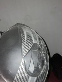 خوذه للبيع بعده جديده بالكارتون بيه كلوبات خلفيه رماش جامه مضلله مكاني...