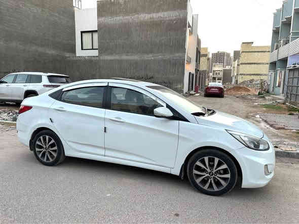 للاتصال *********** متوفر واتس اب سيارة بدون صبغ 
اكسنت موديل 2016 خليجي رقم بغداد انكليزي الجديد  باسمي سنوية وهزة جديدة   محرك ١٦٠٠ دوش دبل قطرة ممتاز كير اوتو ممتاز فتحة سقف فول مواصفات  ارضية مغلفة جلد عده الشركه وكتلوكاتها تبريد تدفئة ممتاز  بدون صبغ بدون حادث  بدون تبديل مكاني بغداد الكرخ سنويه بأسمي لغاية ٢٠٢٩ للبيع السعر 118 $ بغداد
