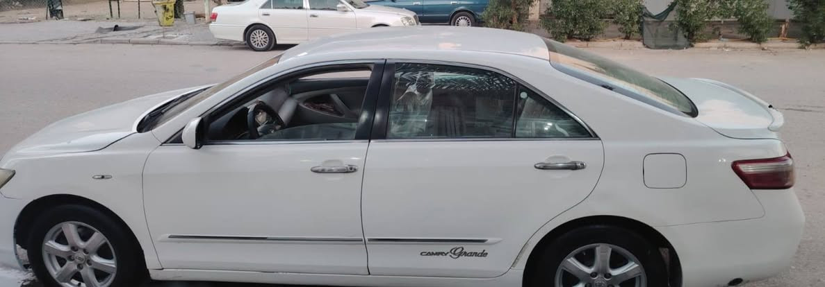 السلام عليكم للبيع: تويوتا كامري 
الموديل:2007
الوارد: خليجي 
المحرك: 4 سلندر (المحرك المرغوب 2400).
 شاشة ايباد، كاميرا خلفية.تبريد قطعتين ثلج 
السيارة منظومة بانزين + غاز 
السعر: 83 وبيها مجال 
المكان: النجف حي النصر
للاستفسار :  ***********
