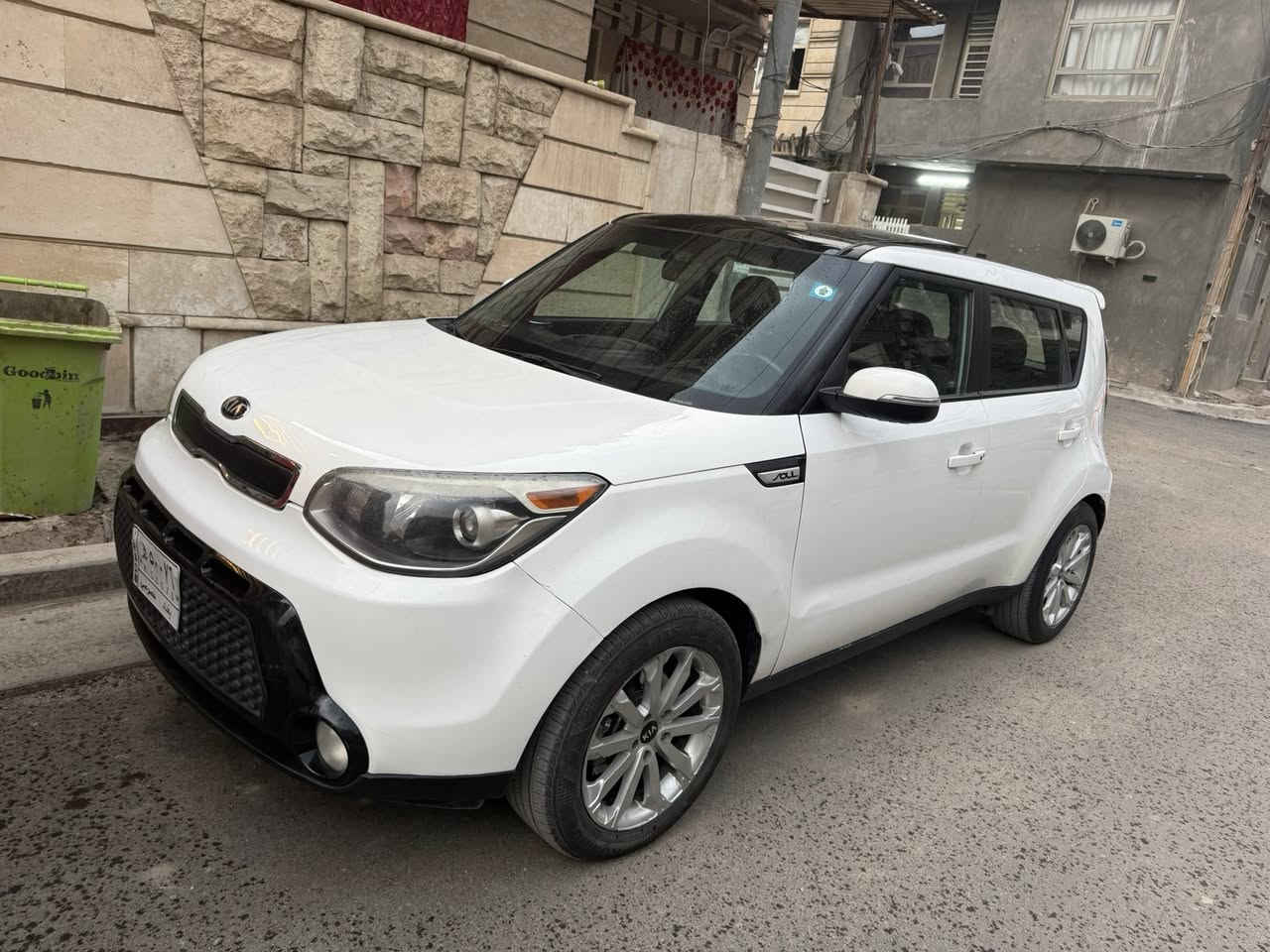 صول 2015فوووووول مواصفات
كيا صول ٢٠١٥ 
فول مواصفات 
صبغ جاملغين اماميات  
ماشيه ٩٠ 
بانورما 
بصمه
جلد 
كشن كهرباء 
شاشه كبيره
السعر ١١٠$
للاتصال ***********
