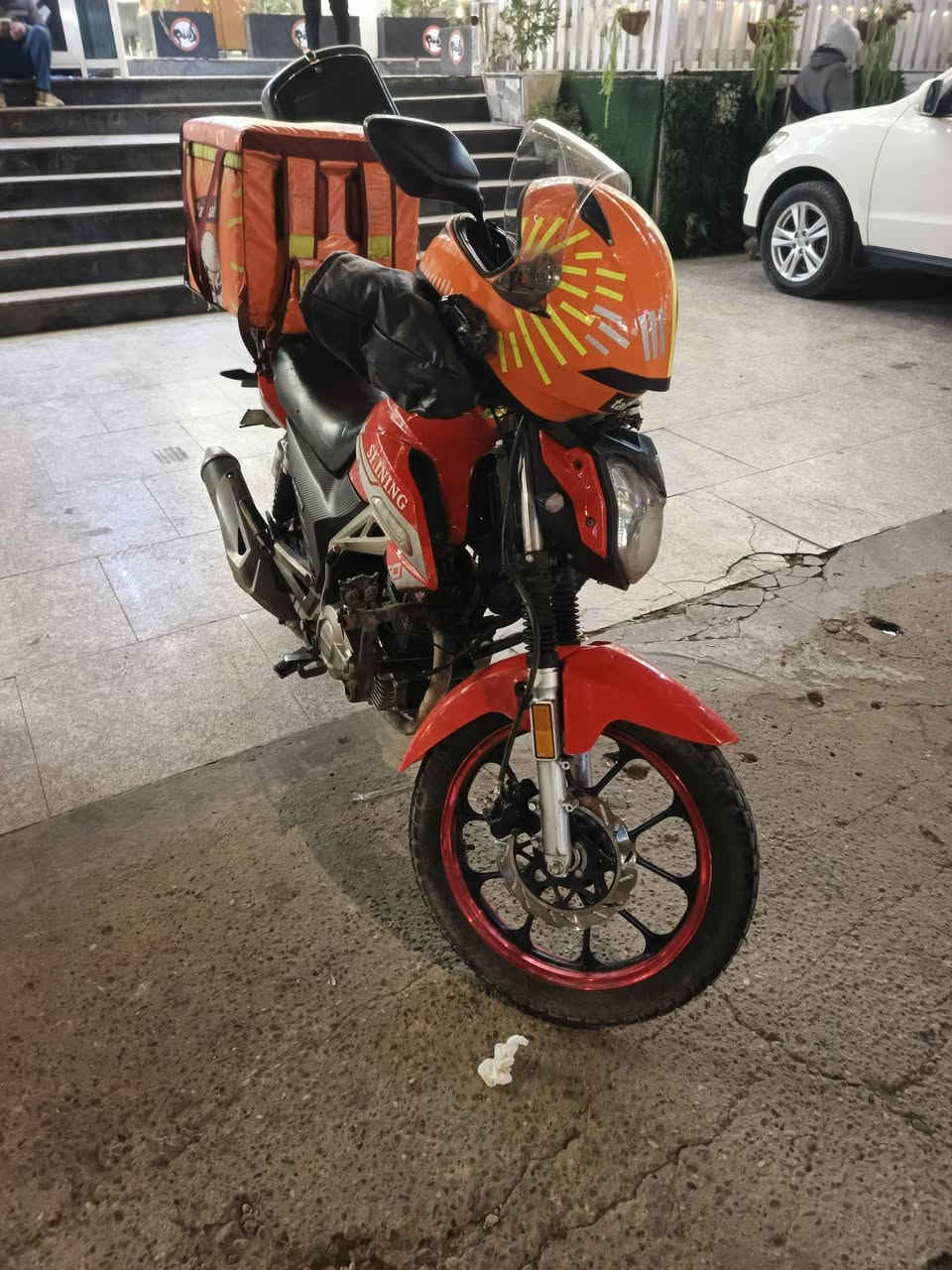 دراجة شايننك مرقم بغداد محرك 250cc  عندي ويها بوشة وبستم احتياط اخذهن هدية بيها نقوصات بسيطة دشبول واشياء بسيطة رايدها ب 1600 اليريدها راسلني بلواتساب ***********
