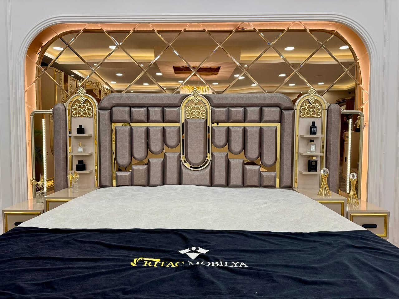 🔥 عروض محرم 🔥

✨ موديل كومسال المودرن ✨

✨ فخامة بتفاصيل تفرق، وتصميم مودرن يضيف لمسة راقية لغرفتكم 🤍

11 قطع — كنتور 360 سم

✅ ضهر بلوك
✅ برغي وچوي حديد
✅ سرير مخزن جك
✅ صبغ حراري

📩 راسلوا الصفحة أو تواصلوا عبر الرقم:
📱 ***********
💬 يتوفر واتساب لخدمتك
