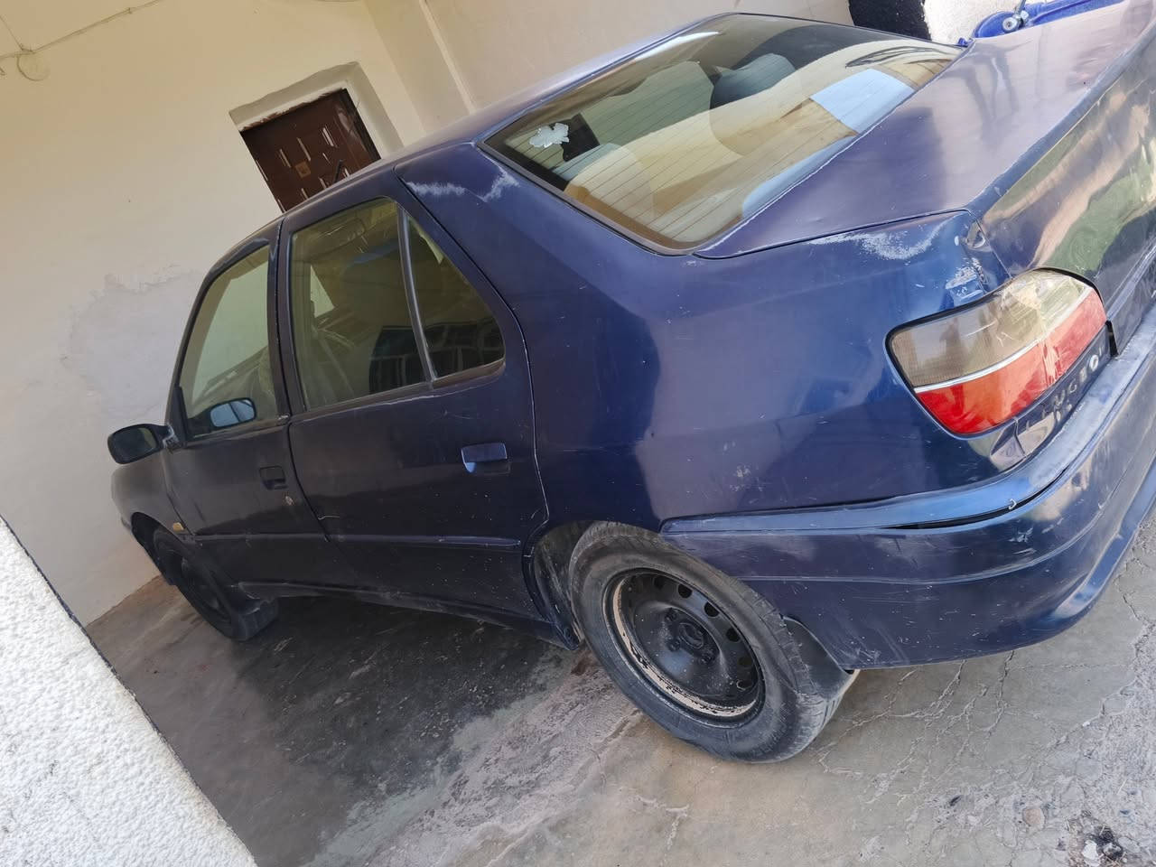 السلام عليكم 
للبيع بيجو موديل2002
حجم306
كير محرك شرط 
تبريد ثلج تدفئه 
كهربائيايات اشاير سكنات كلها شغاله
رون سرعه رون حماوه وكيج البنزين كلها شغاله
صدر جديد تواير جدد 
مسجل اربع سماعات 
بدون صبغ ودعم شرط 
السعر25وبيها مجال لشراي 
الاستفسار الاتصال على رقم ‏‪***********‬‏
