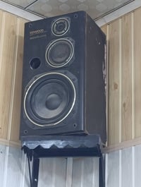 ثلاث سماعات و جهاز كلهن للبيع شرط شغالات الشراي يتصل على الرقم مكاني م...