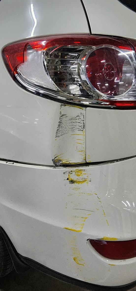 سنتاڤيا 2012 بيضاء بغداد للبيع
4 سلندر // 7 راكب // تبريد 3 قطع // بصمة وفتحة // كشن السايق كهربائي .....الخ باقي مواصفات ال12 
بيهة صبغ كما موضح بالسونار بدون حادث فقط راشين مادة بطش ، بيهة كم شخطة ودعامية الامامية بيهة ضربة تتصلح او تتبدل بيهة طخة بالبگ لايت موضحتهة بالصور السعر 125 وبيهة مجال ممكن مراوس بأحدث الشراي يتصل على الرقم *********** ماكو واتساب حتى بس الجاد يتصل 😇 ،
