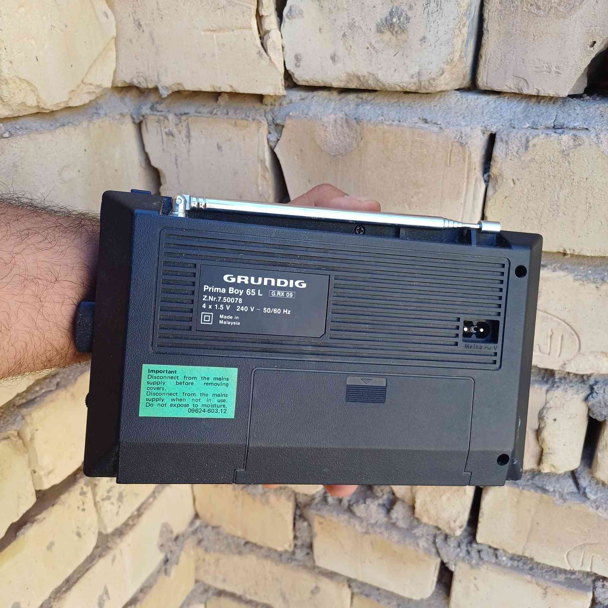 هذا الراديو هو جهاز Grundig Prima Boy 65K، وهو نموذج محمول كلاسيكي من ثمانينيات القرن الماضي.     العلامة التجارية: Grundig، وهي شركة ألمانية شهيرة. المميزات: يعمل على نطاقات FM، MW، و SW، ويتميز بتصميم متين ومحمول


**إذا كنت صاحب هذا الإعلان وتريد حذفه لأي سبب، رجاءا أرسل رسالة إلى الدعم الفني**