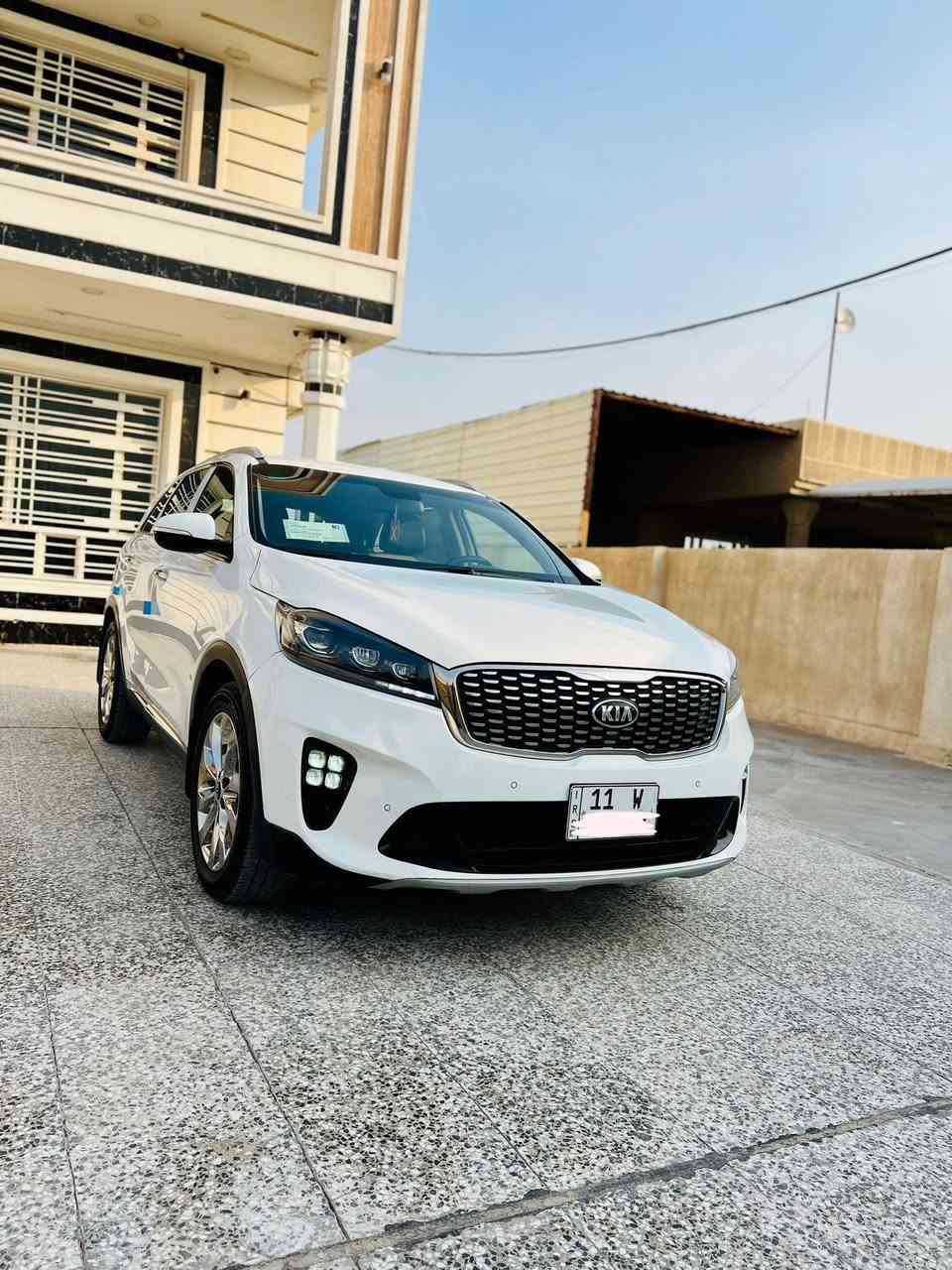 السلام عليكم سورنتو خليجي شركه الدوليه
فول موصفات عده بنرومه 

موديل 19جديده بوضع شركه 

رقم بغداد هزه وسنويه كله جاهزه بسمي تحويل مباشر 

كشنات كهرباء +جلد 

جنطه كهرباء .7راكب 

محرك 6سلندر 

تبريد شاشه وشاشه ابل كار 

تحكمات وحساس امامي خلفي ومري شفط 

بصمات 2وبصمه سياره كتلوكات والعده ممفتوحات 

سبير مانازل ويل كروم تبريد 3قطع 

باقي موصفات المعروفه 

سياره مكفوله من صبغ وفتح وتبديل فقط بارد باب خلفي بسيط كلش باقي مكفول 

عنوان بغداد 

لسعر 238بيها مجال بسيط 

***********
