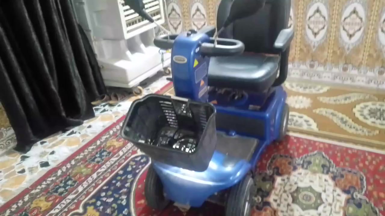 السلام عليكم عربانه للبيع بس باترياته تعبانه سعره 450 وبيه مجال ***********
