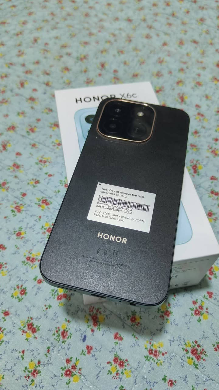 السلام عليكم عيني 
عندي موبايل honor x6c للبيع مستخدم مده اقل الاسبوعين نظافه 💯 
الشاشة: 6.61 إنش TFT LCD
الدقة: +HD (‏1604×720 بكسل)
معدل التحديث: 120Hz
المعالج: MediaTek Helio G81 Ultra ثماني النواة
معالج الرسوميات: Mali-G52 MC2
الذاكرة العشوائية: 6GB RAM
التخزين الداخلي: 256GB
دعم كارت الذاكرة: نعم، microSD (بدلاً من الشريحة الثانية) 
سعة البطارية: 5300mAh
الشحن السريع: 35 واط
السعر🟡200 مئتان الف 🟡قفل 🔒 مابي اي مجال سعره بالسوگ 250 وصاعد


**إذا كنت صاحب هذا الإعلان وتريد حذفه لأي سبب، رجاءا أرسل رسالة إلى الدعم الفني**