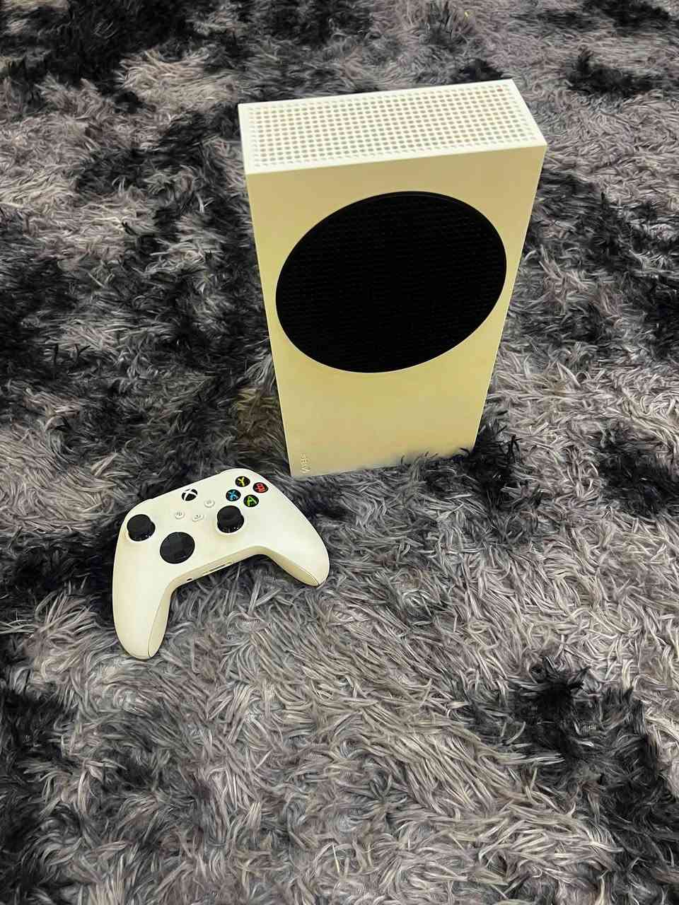سلام وعليكم Xbox Siris S 1T♻️
صدار 24. 
شرط وضع شركه ستيكر 
'كامل ملحقاته وحده تحكم 1 اصلي 🎮
معى Yawasbi اصلي مال شركه 🔌
🔌HDE اصلي شركه 
باتري بعده ما مستخدم شركه 
جهاز ضيف كلش بعده بل كارتون '☑️

مكاني موصل ايسر 
سعره 650 وبي مجال 💵
*********** 📞
اتصل الستفسار '💬
