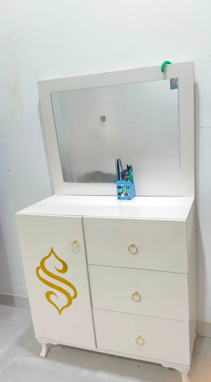 للبيع غرفة شبابي سريرين كلش جديدة
وغرفة تركي جديده ٨ قطع


**إذا كنت صاحب هذا الإعلان وتريد حذفه لأي سبب، رجاءا أرسل رسالة إلى الدعم الفني**