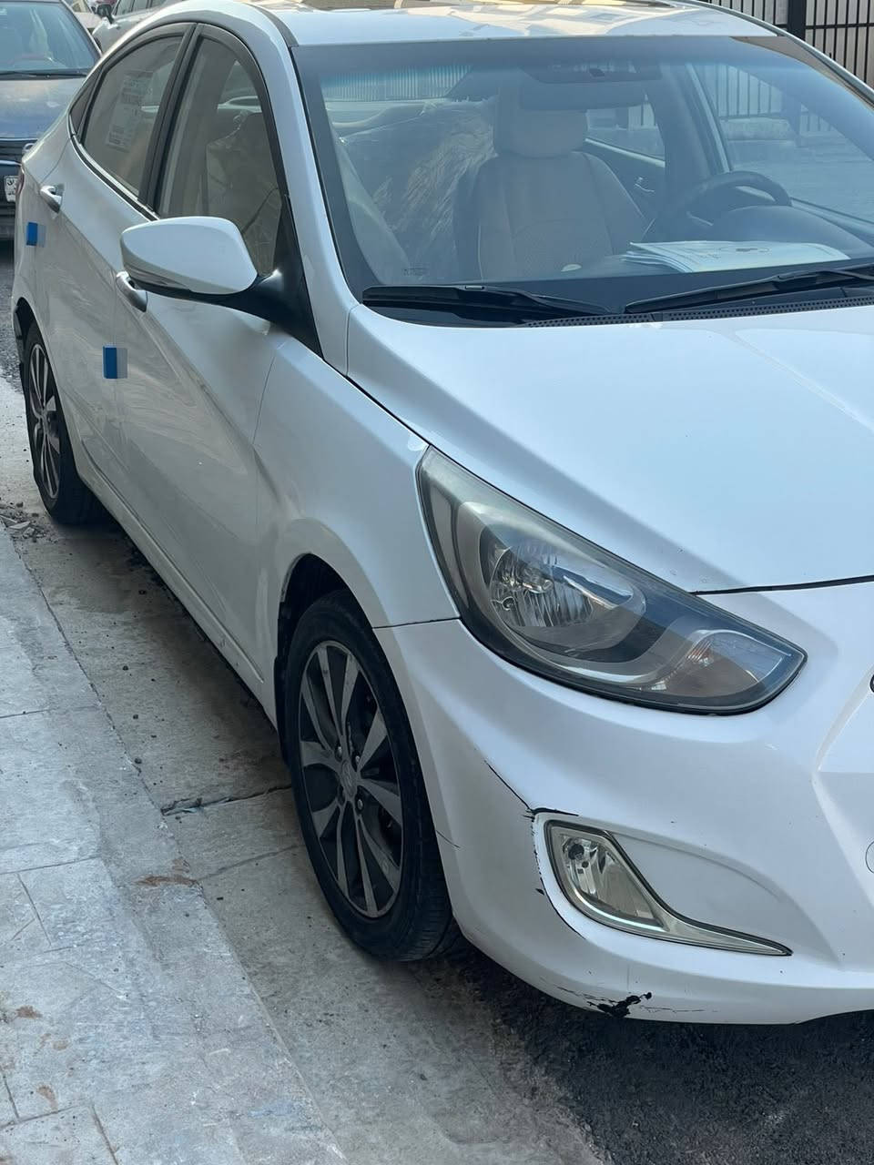 السلام عليكم اكسنت خليجي محرك ١٦٠٠ دوش موديل ٢٠١٥  باسمي السيارة رقم إنكليزي صبغ جزء من الدوسة فقط مكاني بغداد الكرخ قرب مطار بغداد الدولي الاستفسار بالرقم ***********
