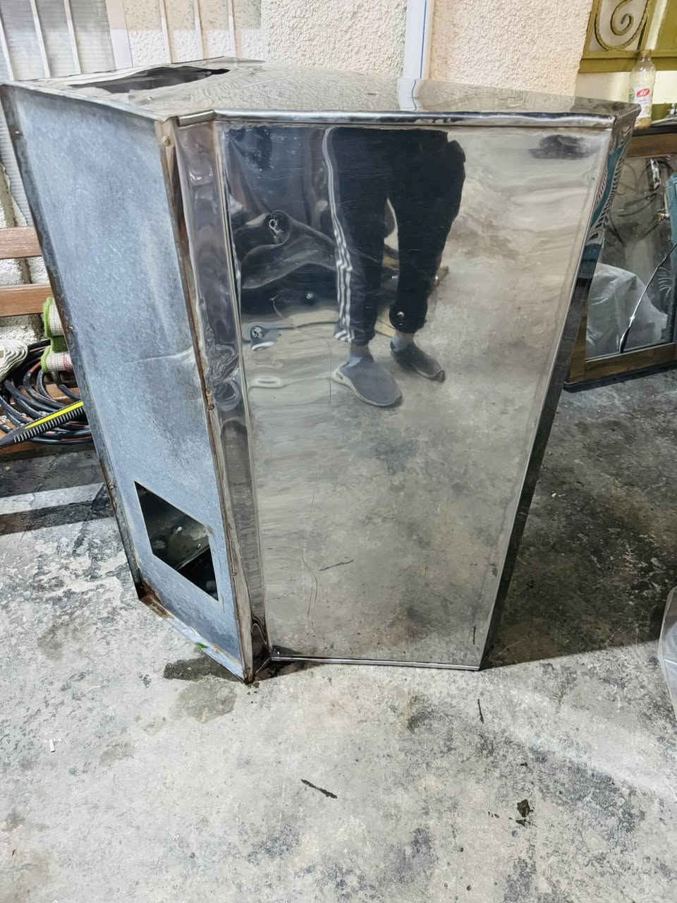 دكيت سل ستيل سمك 2 ملم لو اكثر ماعرف لكن ثقيل نظيف جدا مستعمل قليل قياس 80 في 120 
مكاني بغداد مدينة الصدر 
***********
