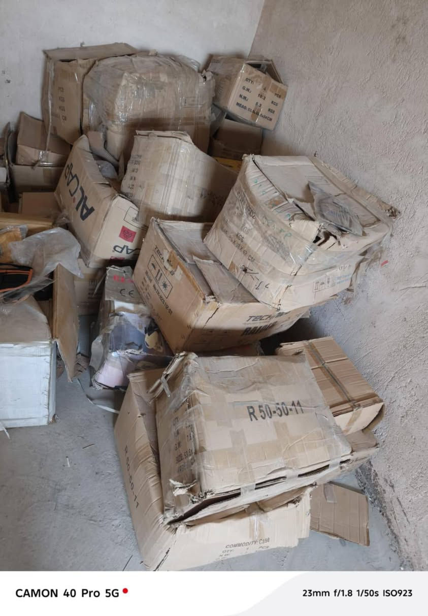 للبيع عدد يدويه للبيع تصفيه محلات بيع بسعر جمله وكميه شلعه وحده عنوني نجف للتواصل ***********
