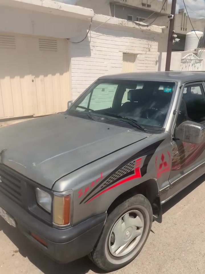 بسم الله وعلى بركة الله 
متاح بيكم دبل قمارات 
رقم نينوى دولي بسمي موديل 93 سنوات 2028
مكفولة من محرك و كير و شاصي و اكسل و تحويل
تخم تاير   
كوبون بانزين 
عنوان السيارة شقلاوة 
رقم واتساب ***********
سعر 36 ورقة  و نص
