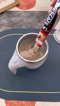 كوب تقليب مغناطيسي • ٣٨٠ مل • بطاريتين AAA