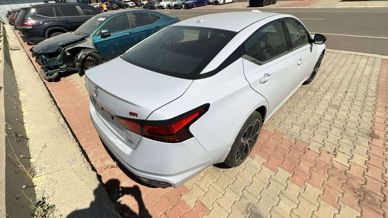 Nissan Altama
موديل 2024
لون اسموك ماشيه 40 الف ميل 
تحكم ستيرن 
شفتات ستيرن
تثبيت سرعه 
بصمة تشغيل 
بصمة ابواب+صندوق 
كشن كهرباء 
رادار 360 درجة 
حجر بلادي 
تبريد ثلج 
تايرات جديد 
ويل SR
تشغيل عن بعد 

السياره حادثها مبين بلصور دخول جديد اليوم وصلت ديالى

السعر 145 وبيها مجال شي قليل حك جيه

الاستفسار ***********
