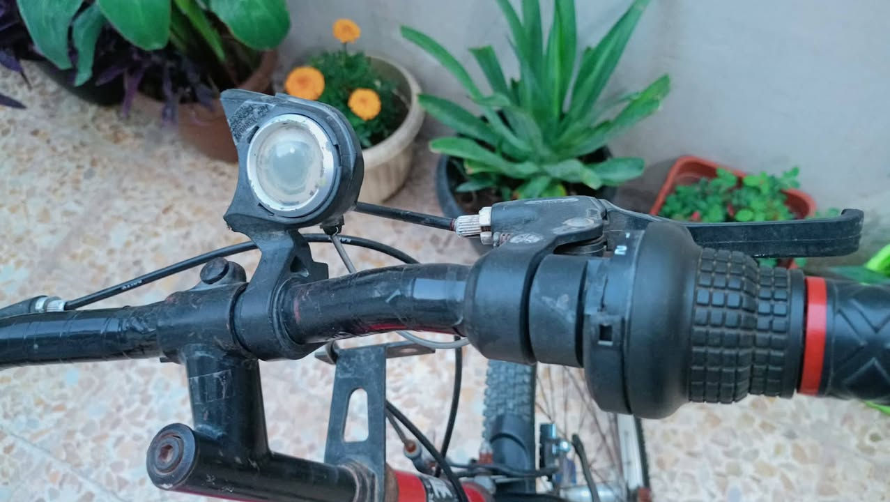 بايسكل جبلي للبيع
كير شغال جديد 
مكينة نضيفة 
زنجيل نضيف 
اسطابات شغالت ثنيناته 
اسطاب جدام مبدل فحمات 
بايسكل نضيف ما تصرف عليه 
سعر 65 وبي مجال للطيبين 
التواصل خاص او عل تعليقات


**إذا كنت صاحب هذا الإعلان وتريد حذفه لأي سبب، رجاءا أرسل رسالة إلى الدعم الفني**