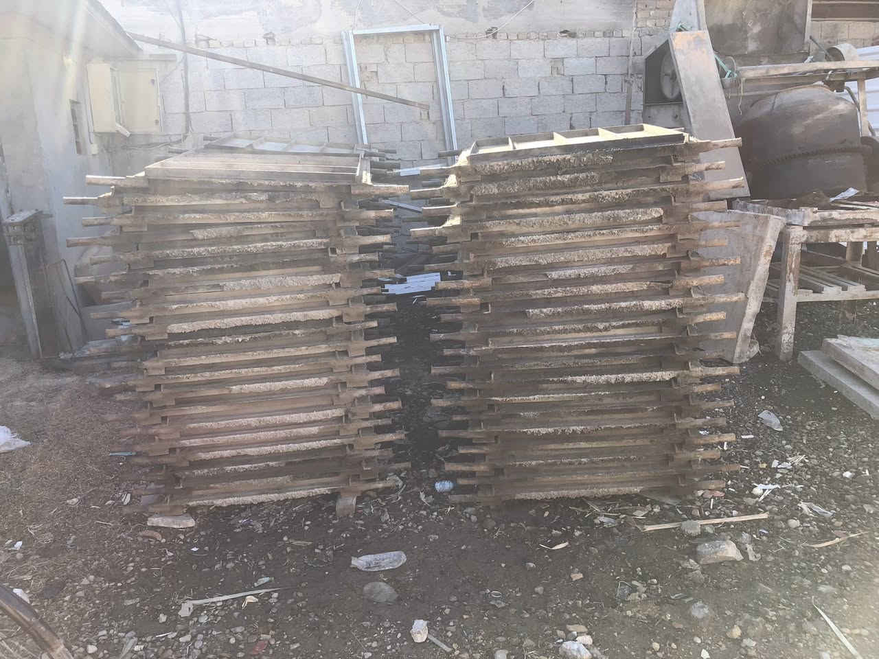 السلام عليكم قوالب شتايكر سطوح 80×80
4سم للبيع قوالب شرط النضافه وقويات حديد اوكراني
100قالب + رجاج  
مكاني بغداد الكماليه السعر30الف وبي مجال 
للأستفسار الأتصال على الرقم 
***********
***********
