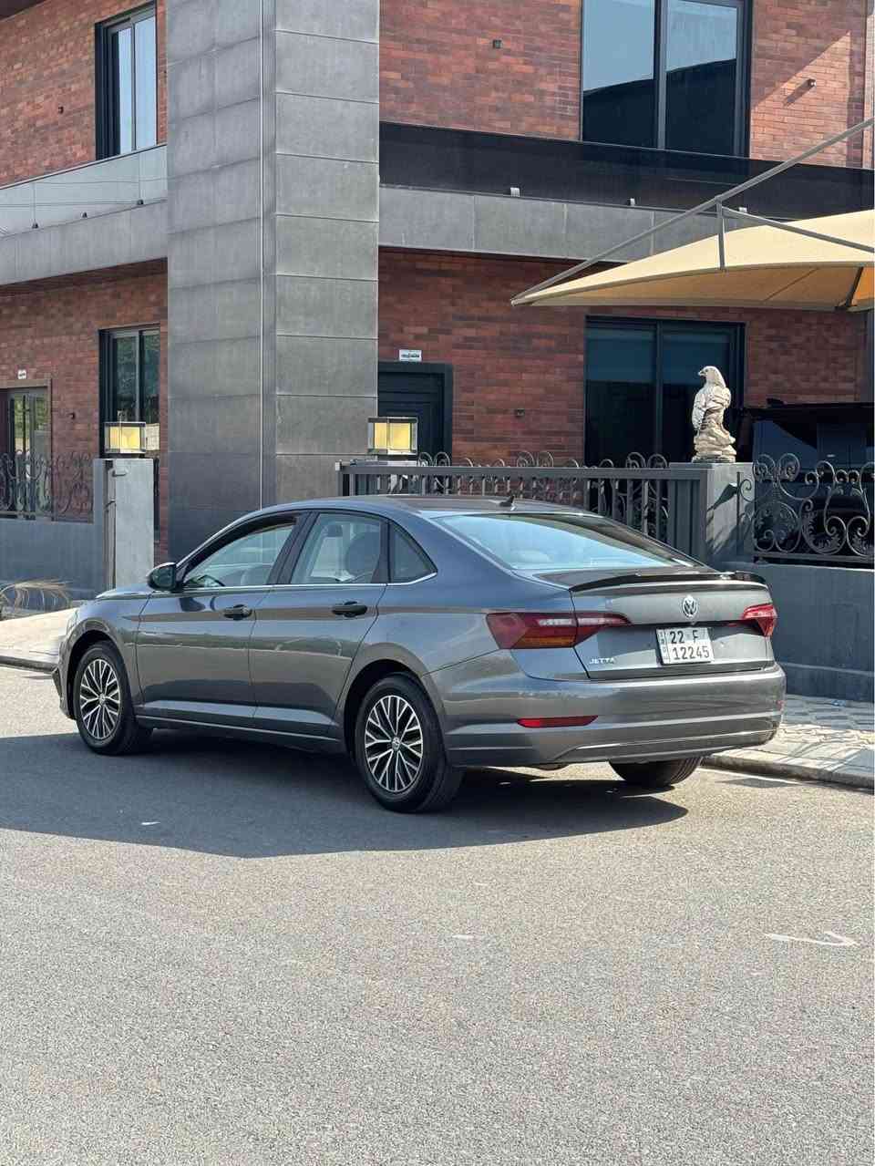 Jetta 2019 S 1.4turbo
رةقةموو سةنةوى وهةزةى نوية
سةيةرةكة بئ بوياخة تةنها جوار جئى ساردة كوتى هةية لةكةل نةرمة تةزرةكى
سةيارةكة جايزة راديتةو بيشى بيلادية هةموى
كيرو مةكينةو كارةبايى هةموى بةشةرت
ايرباك سوكانو شان سيستم
112000milرويشتوة
رقم شانصى (3VWC57BU4KM067205)
نرخى 120وةرقةو مجالةكى كةم
عنوان :اربيل
📲*********** أربيل, العراق
