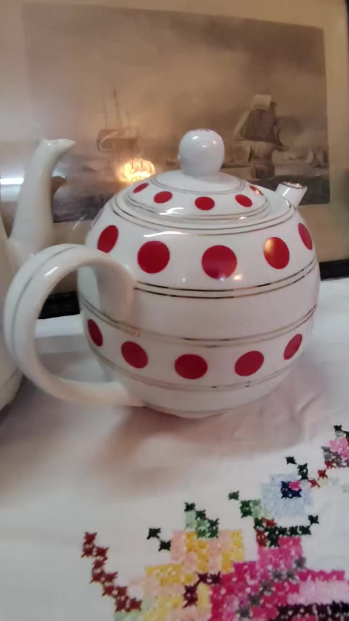 قواري اصليه يوجد توصيل لكل المحافظات لباب البيت تابع الصفحه ليصلك كل ماهو جديد اسعارنا غير وغايتنا ارضاء الزبون تواصل ماسنجر واتساب *********** اهلا وسهلا
