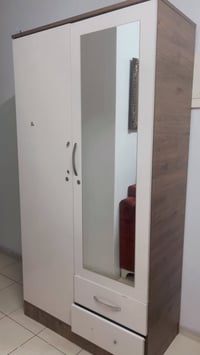 دولاب بابين • مكسور • نضيف