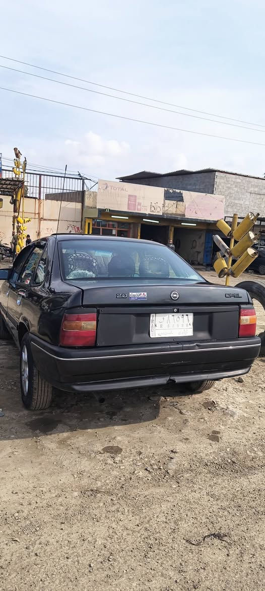 سلام عليكم اوبل فكتره حجم 20 مديل 93 سياره جهزه ابيعك تحويل فقط طخم كلو جديد مسجل واربع سمعات جدد طخم تايرات جديد صارلو يومين داخل الصياره جديد احلا من الخارج  مكان السياره موصل قوسيات 
السعر 40 وبيها مجل حك جيتك 
رقمي ***********
