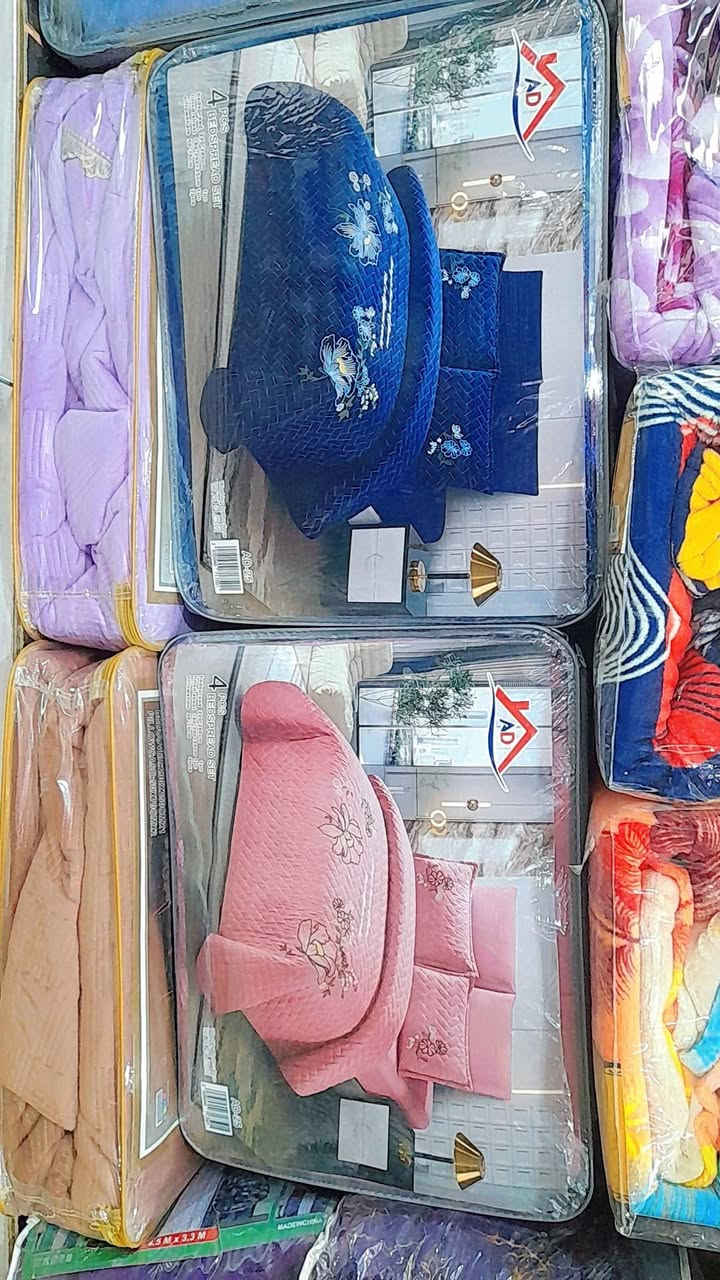 سلام عليكم 
فرشات قديفه مقرنص درجه اولى فخامه وجمال وبسعر رخيص العنوان مجمع الدوح يوجد توصيل ت***********
