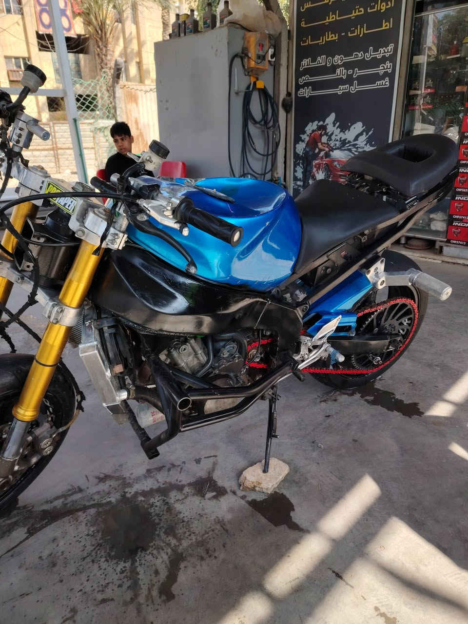 سلام عليكم كاوسكي 2004 مكينه مكفوله هون بدل بس فشكه ما مكصوصه بيه رتيتر تيتنيوم حموه ماكو ابد بيه ستيرن تلاث قطع وبيه حملات وبريك بل يد وبل رجل درجه كلش حلوه نقص بس جملغ لسعر 19 وبيه مجال مكاني بغداد زعفرنيه رقمي ***********  لبيع او مروس
