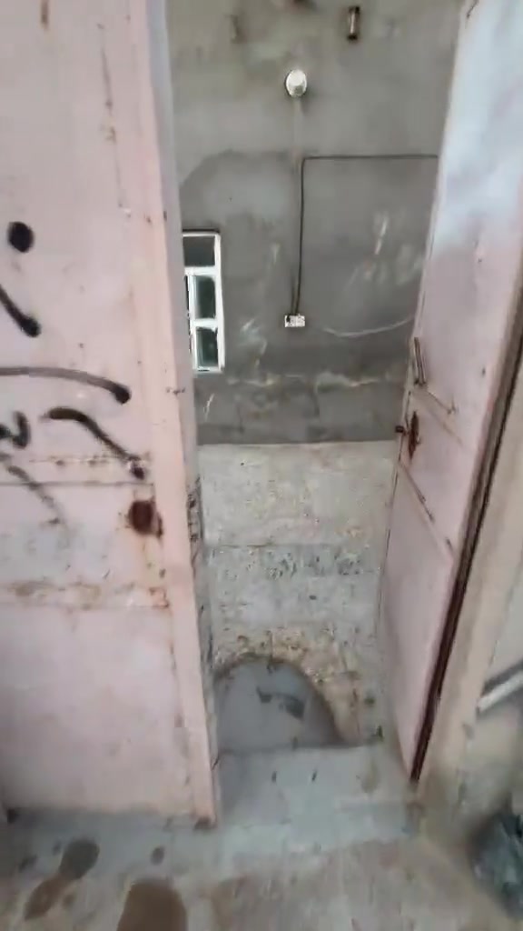 يالله السلام عليكم
بيت للبيع مساحه ٢٠٠ في ناحيه العباسيه قرب عمارة ابو حامد الشافعي 
غرفتين نوم 
وصاله/ومطبخ/وصحيات دخليه وخارجيه

بيت سعره كلش حلو ومناسب 
*********** تواصل
