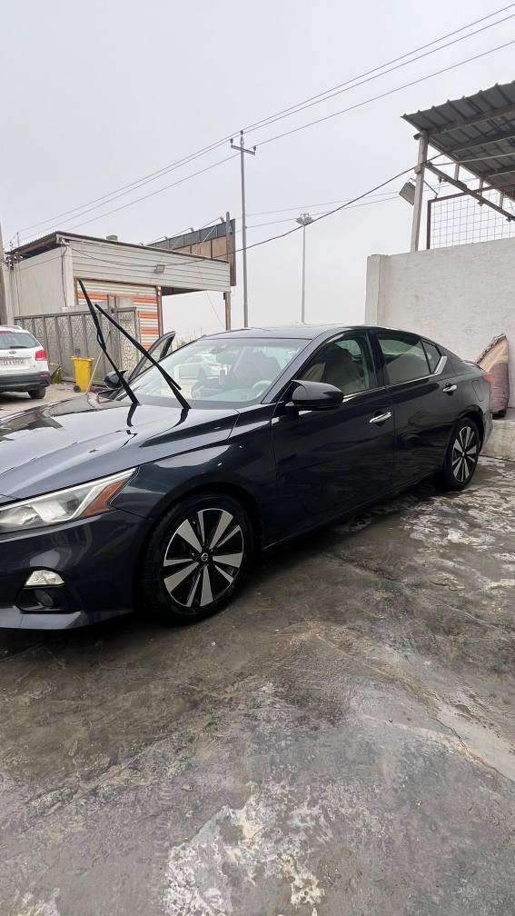 سلام عليكم نيسان التمه البيع موديل ٢٠٢٠ sL ماحاجه احجي موصفات البيه ضرر قطعتين صبق خارج العراق سعر ١٥٠ ورقه مكان رمادي ***********
