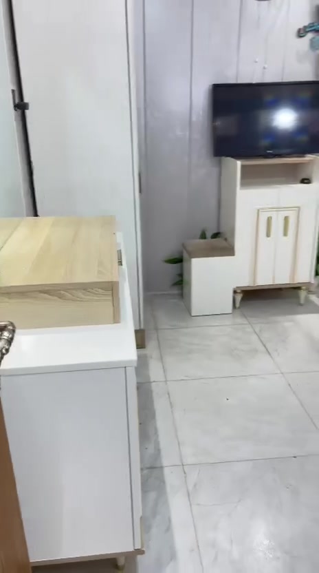 سلام عليكم بيت للبيت زراعي خدمات شارع مقرنص ومجاري كهرباء جديده  كاع ابو سكينه شارع يونس الكيم المساحه ١٢٥ متر 
البنا ٣ غرف غرفتين جوه وغرفه فوك وستقبال البنا طابوك وبلوك ينباع واحده وينباع ويه الغرض كله حته سبالت والغرفت النوم الستفسار اتصال ***********سبالت عدد ٣ مكيف ١ سخان توانكي ٢ كاونتر مراوحه جداريه ٤ ومراوحه سقفيه ٢ طباخ الستفسار اتصال
