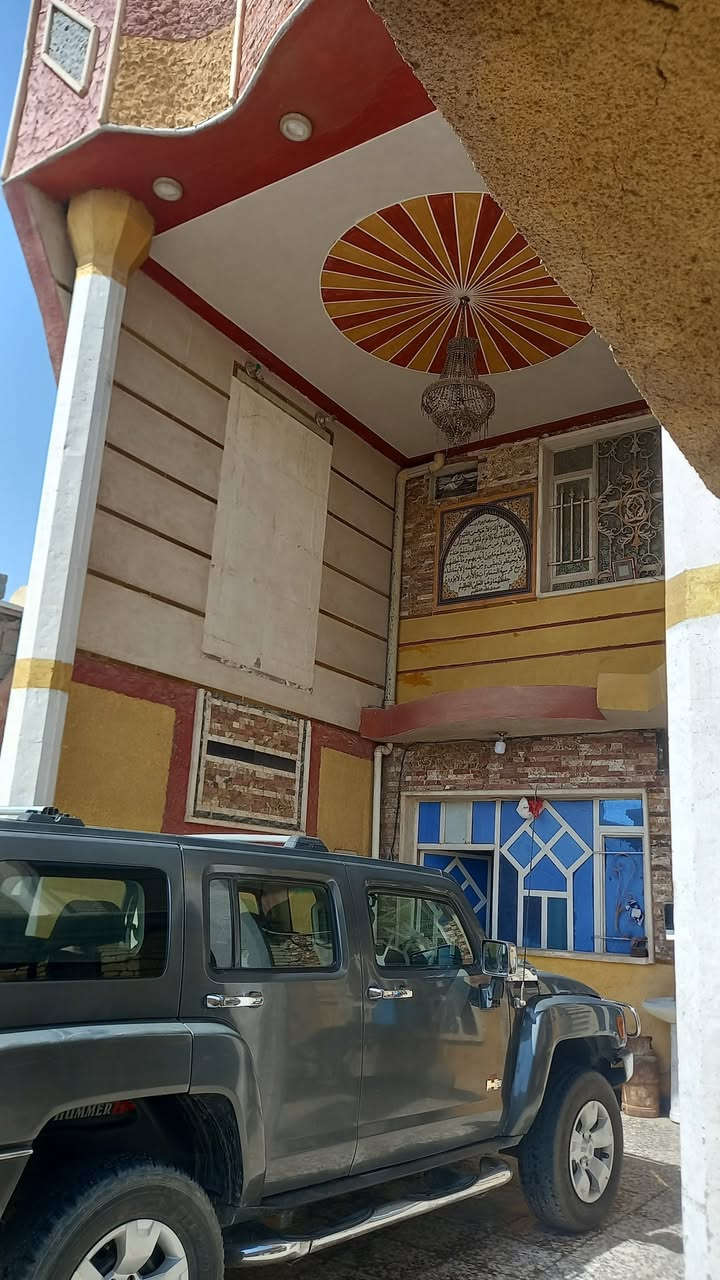 السلام عليكم    بيت للبيع  زراعي  زراعي  زراعي طابقين يحتوي الطابق الأرضي على بناء طابوق أستقبال وصاله ومطبخ وصحيات خارجيه وداخليه وترك خلفي وكراج كبير كاشي وسيراميك والطابق الثاني ثرمستون غرفتين نوم ومطبخ وصحيات والصطح  ثرمستون  بيتونه وغرفه كبيره مخزن قيد الأنشاء وستاره عاليه ملبوخه داخل وخارج مساحة البيت الكليه   ١٥٠م  السعر  ٥٥ وبيه مجال بسيط  العنوان بغداد المدائن ناحية الوحده منطقة الحريه نهاية شارع الجامع الخروج هاتف ***********و***********
