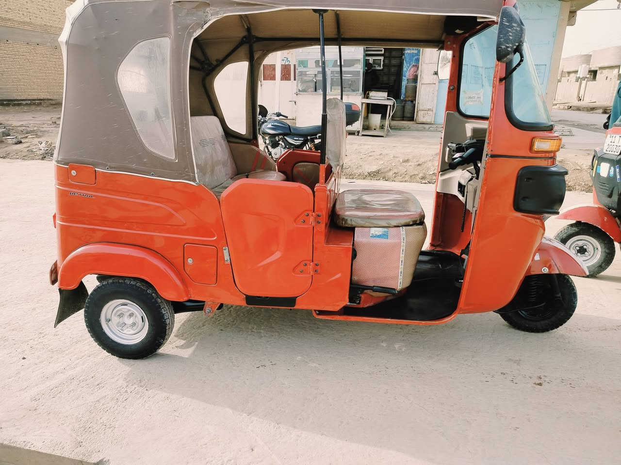 سلام عليكم تكتك للبيع موديل 22 شهر 10 مكفوله كفاله عامه مهزوزه وكامله مكان قلعه سكر *********** سعر 9250 حته خياس ما بيه شركه
