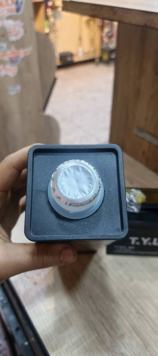 سلام عليكم باتري ودهن نوعيه زينه للبيع وعندي كفرات تجاري لون برتقالي جدد بعدني ما مستخدمهن للبيع كلهن الله شاهد الباتري ما مستعمله ابد ولا شاده بدراجه شتريته جاي اشده وبعت دراجه شراي شلعه وحده 30 الف ***********
