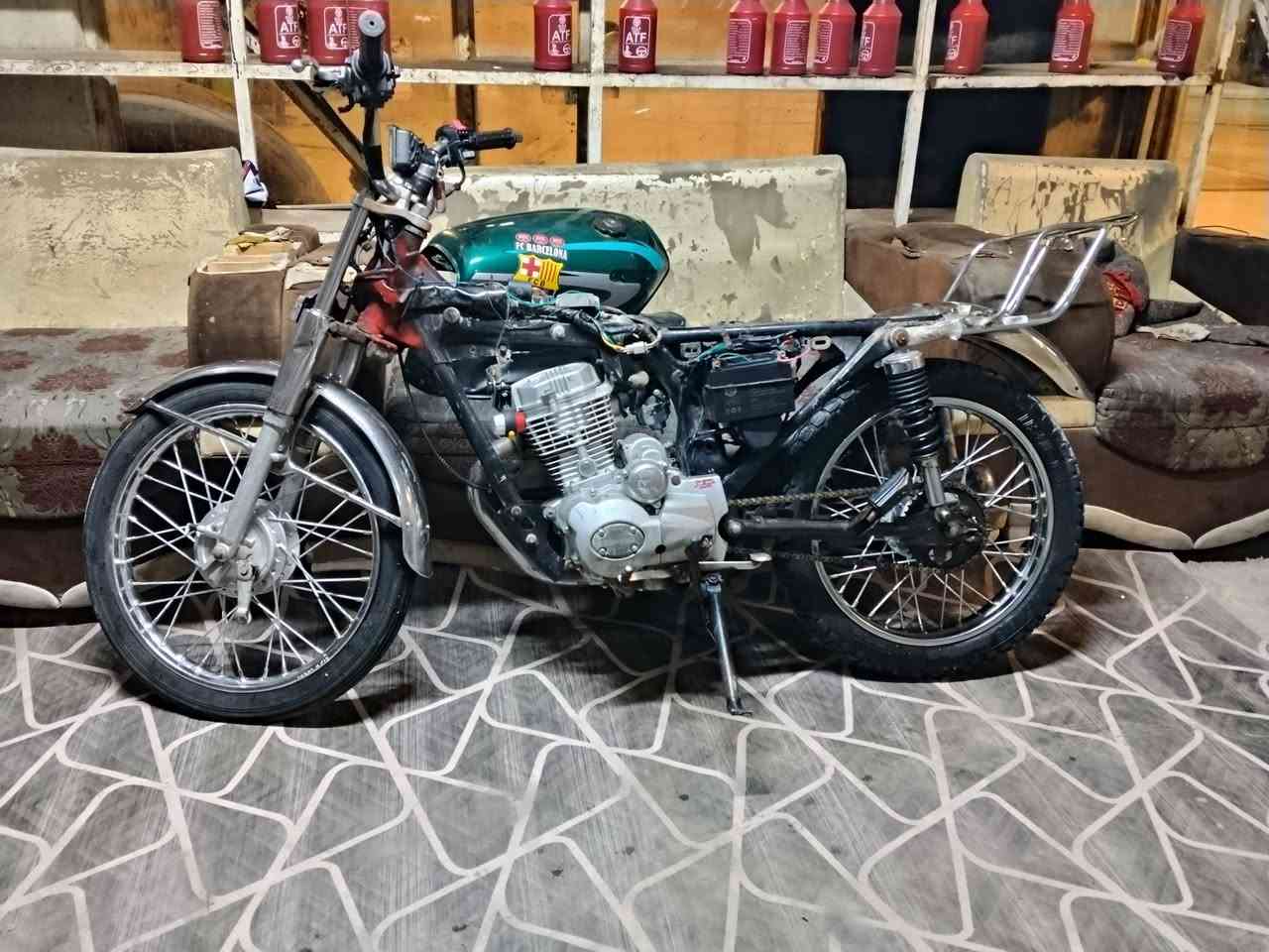 السلام عليكم للبيع دراجه ايراني فول واحد علا واحد دراجه كامله كرهبائيات لايت بك الايت نشرات مرتبه
بيه خيط بخار المكان سفوان سعرها ب400 وبيها مجال

غليل ***********
