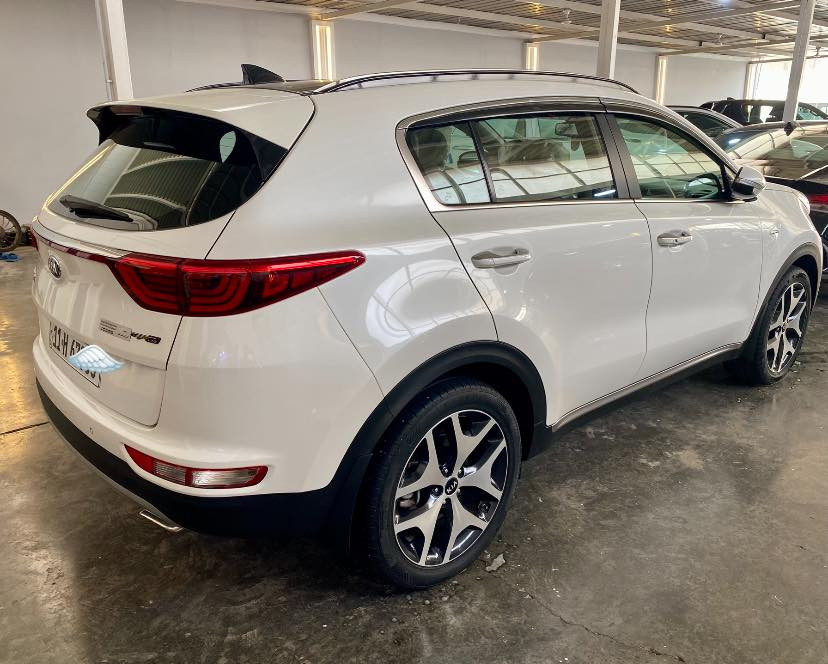 السلام عليكم مكلف بالنشر كيا سبورتج (2018) جيتي لاين (أيراني 1/1استيراد خاص)ماشيه29 الف زيرو على ايد صاحبها
بعدها بوضع الشركة كفالة (صبغ بارد تبديل شخوط فتح) مكينه(2400/ GDI) فور ويل مواصفات خاصة فول للاخير
بانوراما تدفئه تبريد رادارات داخل زعفران صندوق كهربائي 
جام بلو رايز بلادي كراسي الخلفيه تدفئه هيتر ستيرن 
بأسم راعيها الشخصي بغداد الدولي بصمات2 
مكان السيارة بغداد
***********
220$ وبيها مجال
