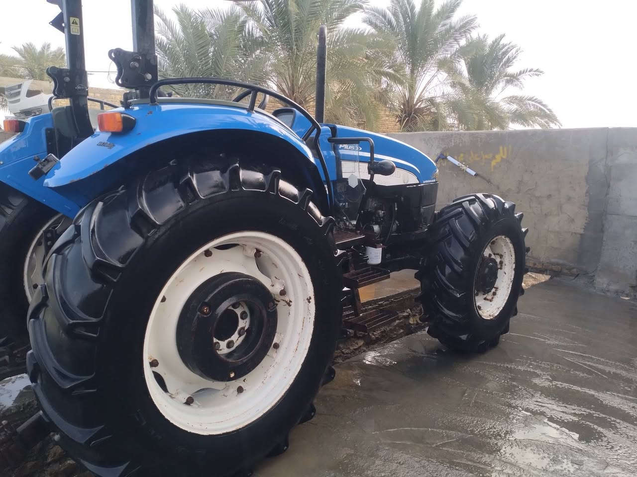 سلام عليكم نيو هولند للبيع حجم 100مديل2011للتواصل علاهاذه رقم *********** مكان سماوه
