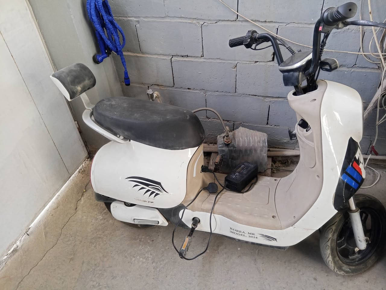 دراجه شحن 5 بطاريات نص عمر دراجه موديل 2024 بيها نقوصات بسيطه السعر 175 المكان الكرخ هاتف ***********
