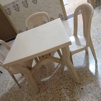 ميز طعام • للبيع
